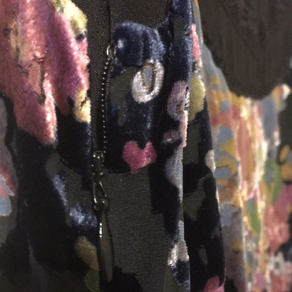 Free People brand Beautiful rayon & silk  , sleeveless floral print - Picture 7 of 10
